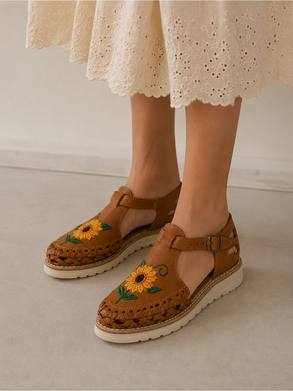 Mexican Leather Sunflower Embroidered Huarache Sandals Size 6 Boho Cottagecore